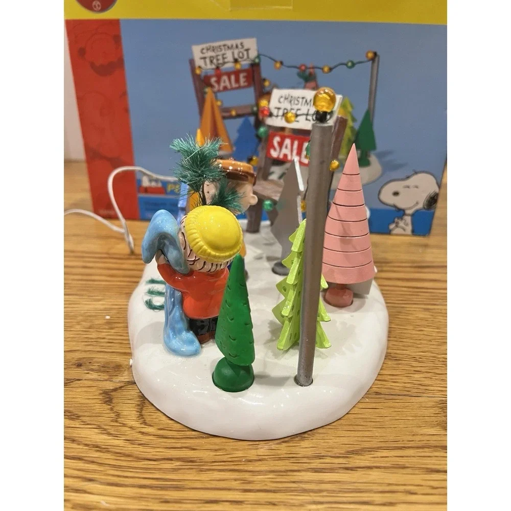Department 56 Peanuts Tree Lot Christmas Charlie Brown Linus 2004 59104 Light Up